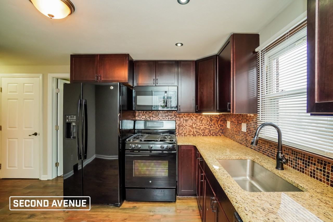 96 N Broadway Ave - Photo 4 of 13