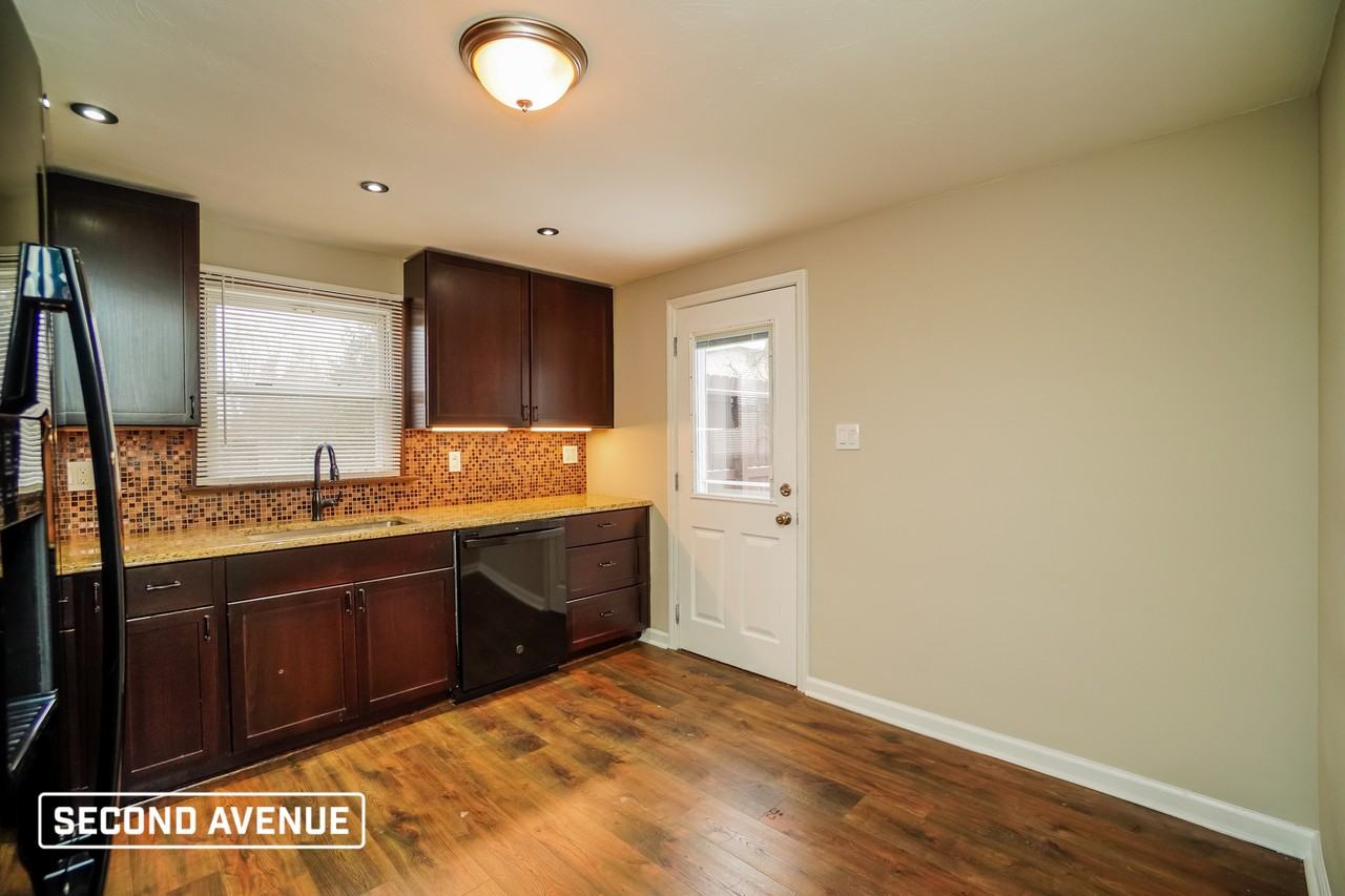 96 N Broadway Ave - Photo 5 of 13