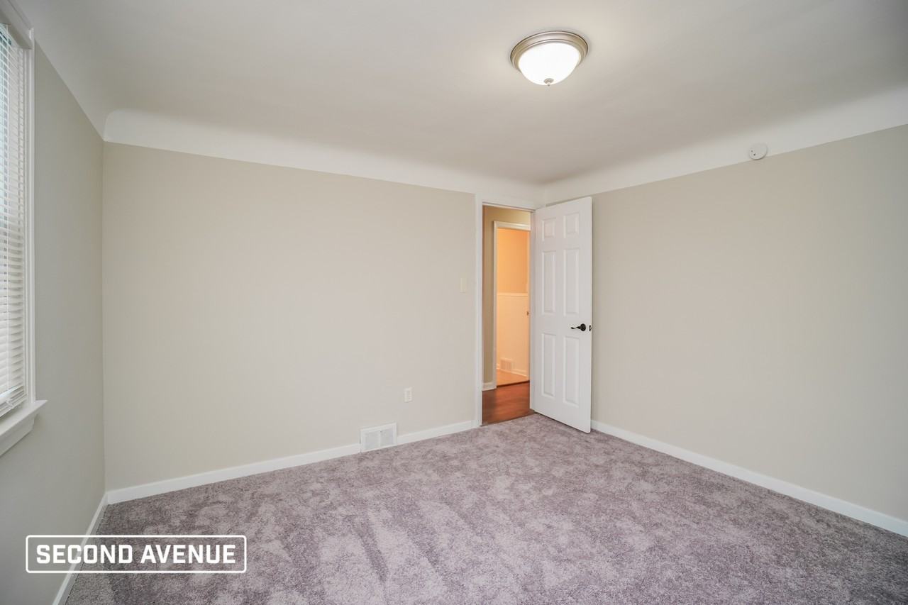 96 N Broadway Ave - Photo 7 of 12
