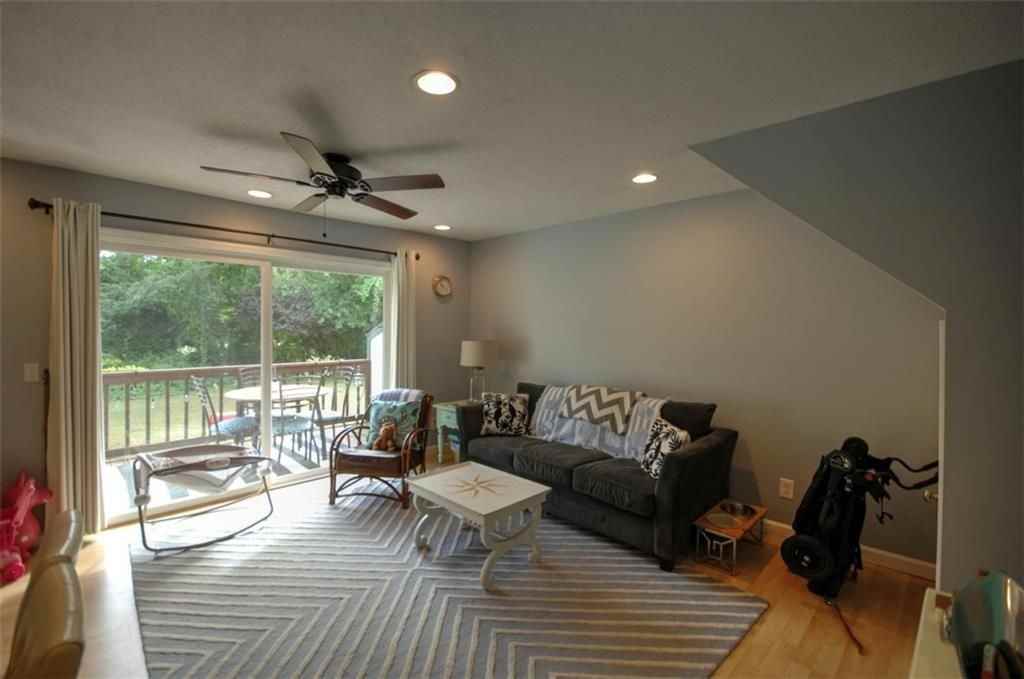 10 E Beach Rd ##4 - Photo 3 of 11