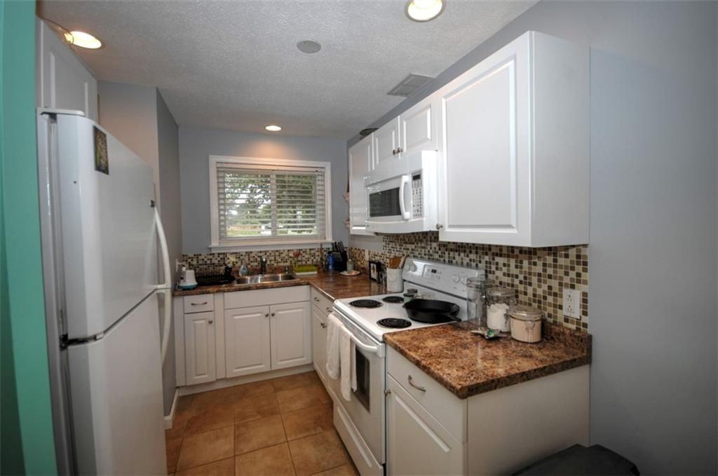 10 E Beach Rd ##4 - Photo 4 of 11