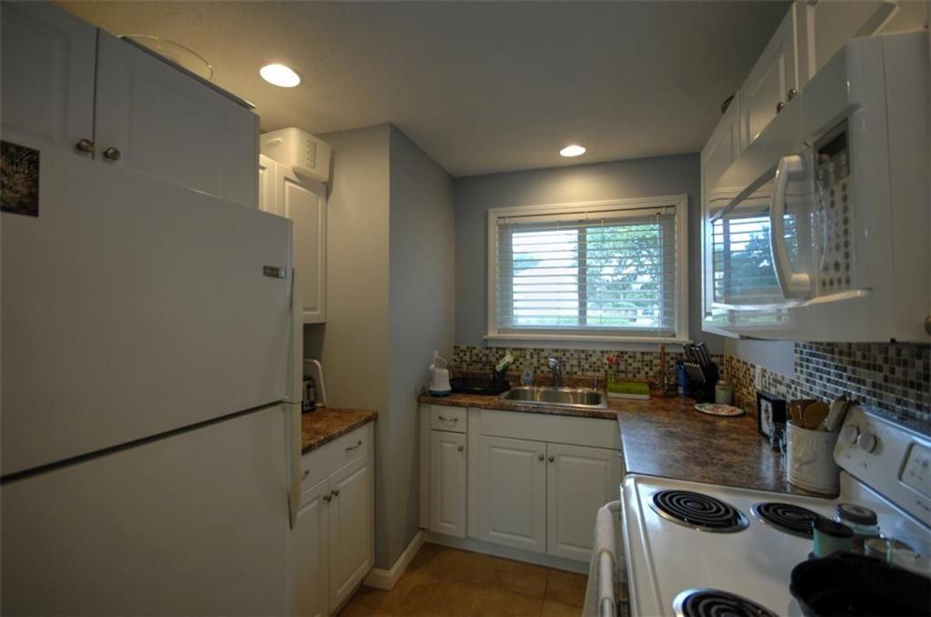 10 E Beach Rd ##4 - Photo 5 of 11