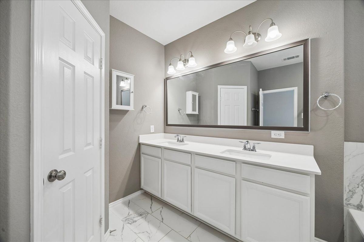 8612 Cedardale Park Dr - Photo 5 of 11