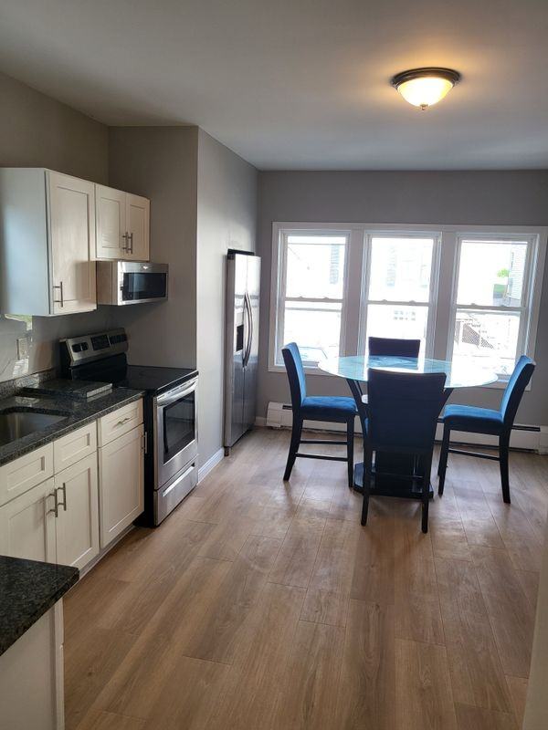 529 Warren St - Photo 2 of 4