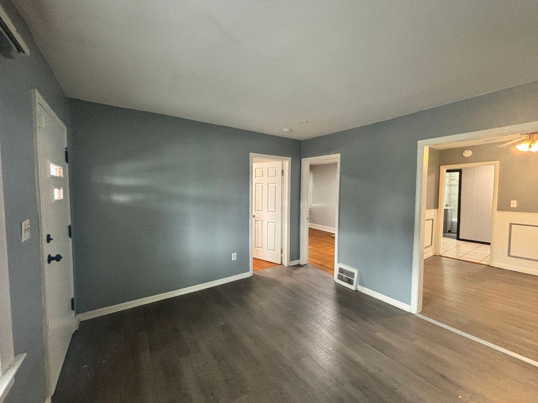 24300 Melrose Ave - Photo 3 of 17