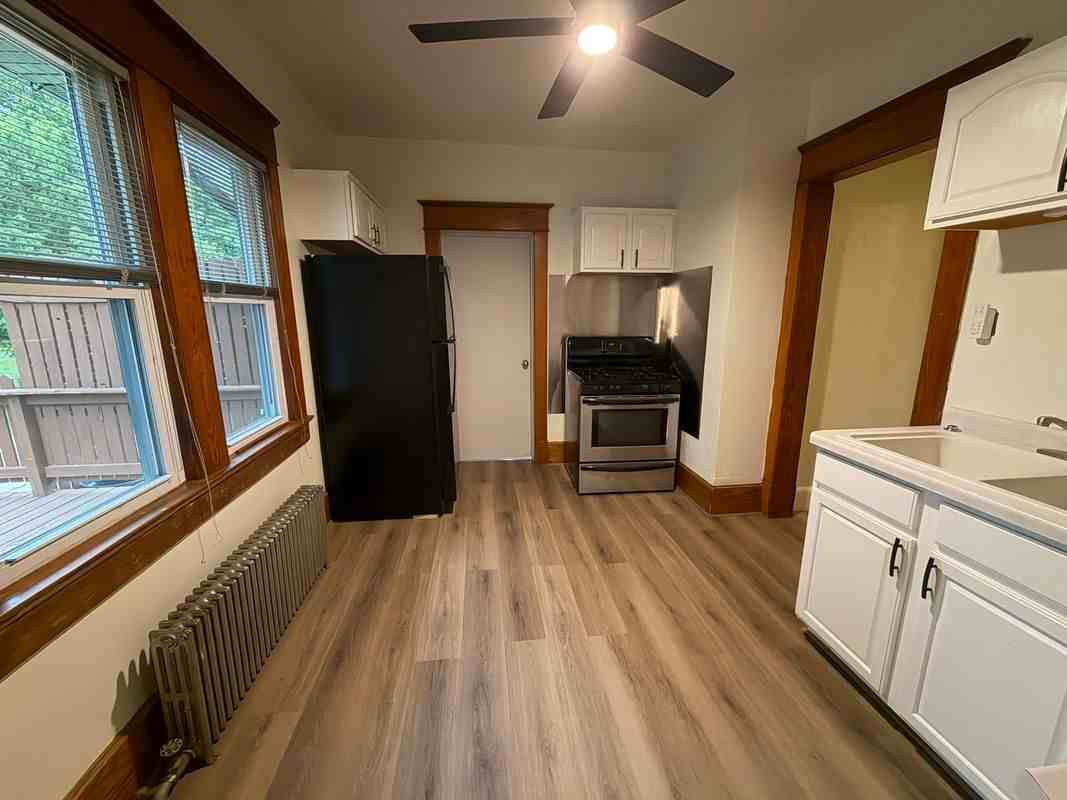 525 S Quincy St - Photo 3 of 13