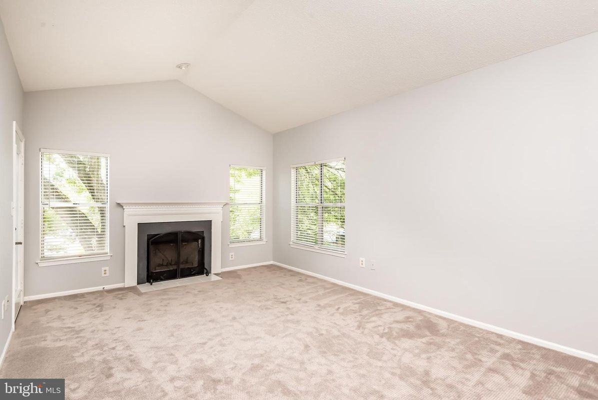 6011 Rosebud Ln - Photo 3 of 18