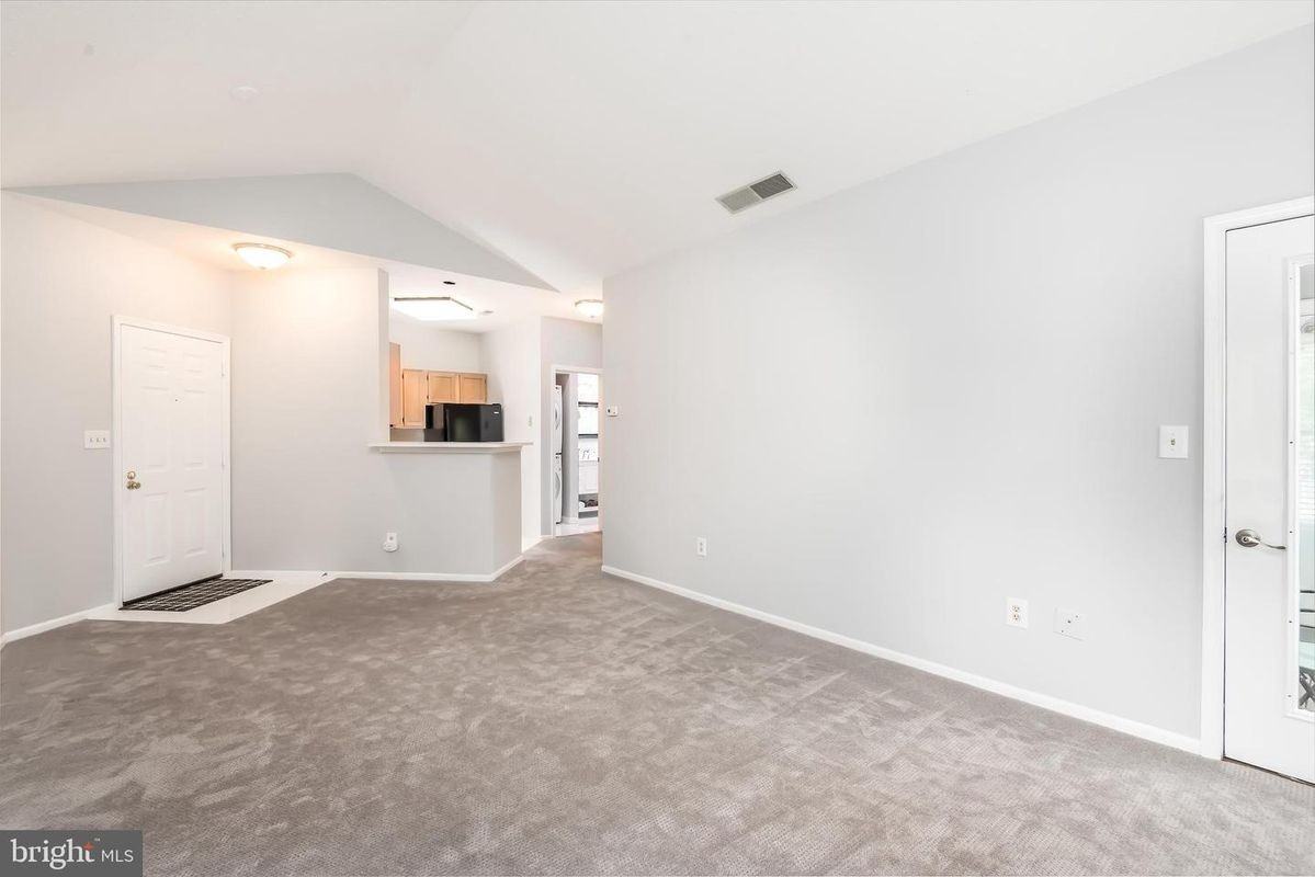 6011 Rosebud Ln - Photo 4 of 18