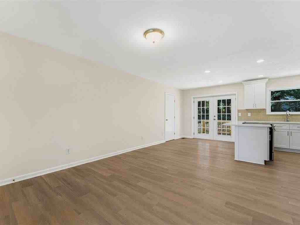 6371 Westbury Rd - Photo 5 of 30