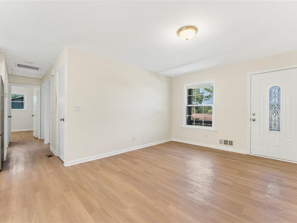 6371 Westbury Rd - Photo 6 of 30