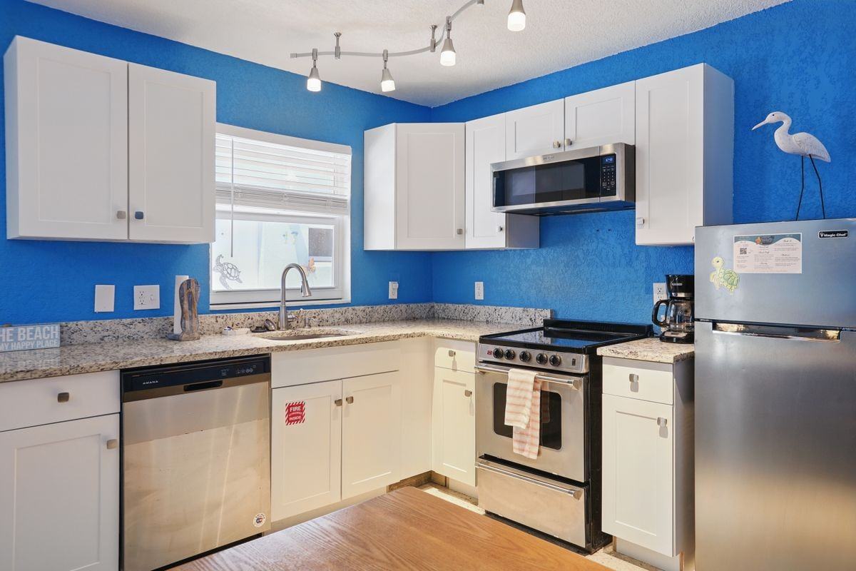 199 Tyler Ave - Photo 3 of 14