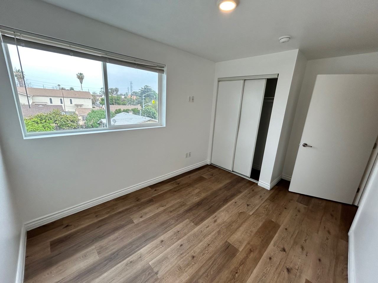 9515 Compton Ave - Photo 2 of 6