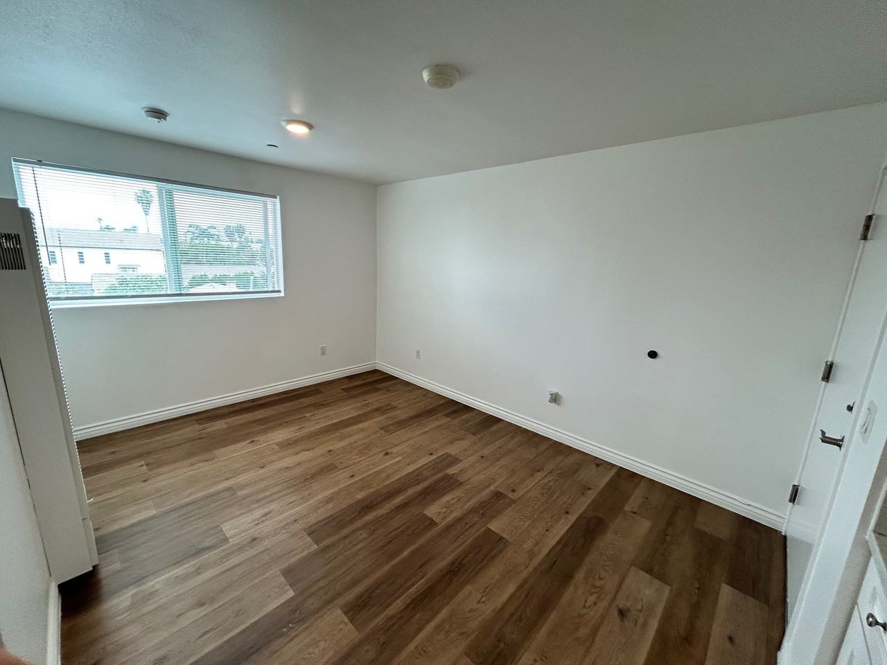 9515 Compton Ave - Photo 3 of 6