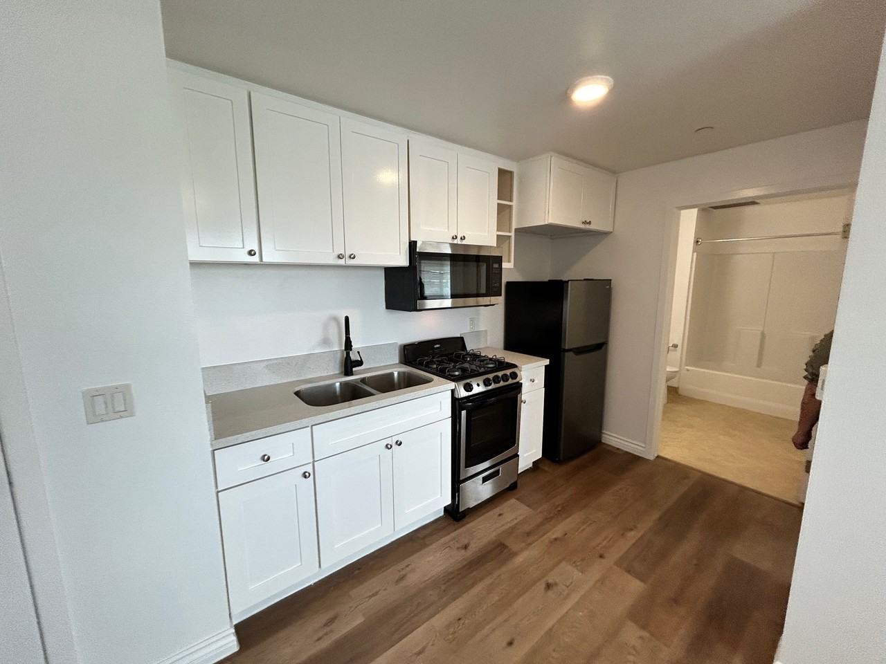 9515 Compton Ave - Photo 5 of 6