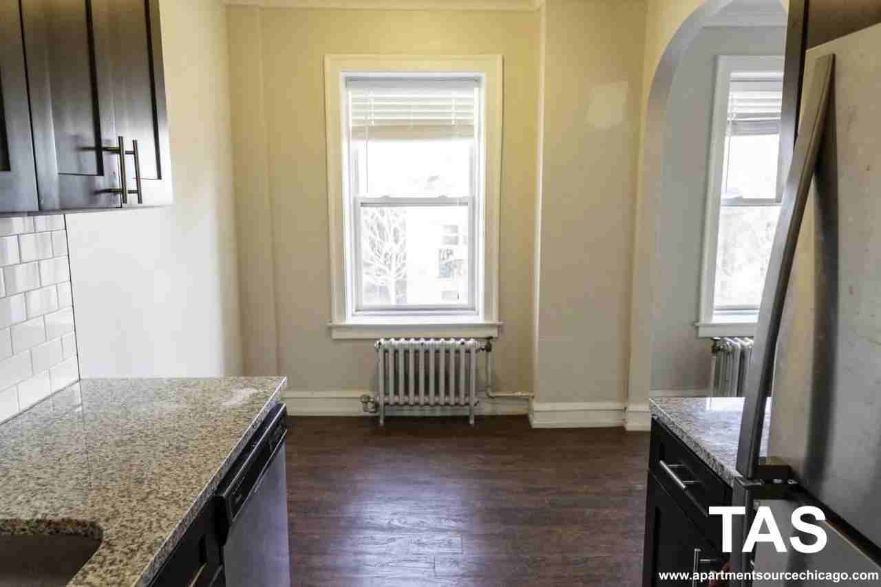 6748 N Ashland Ave #105 - Photo 3 of 11