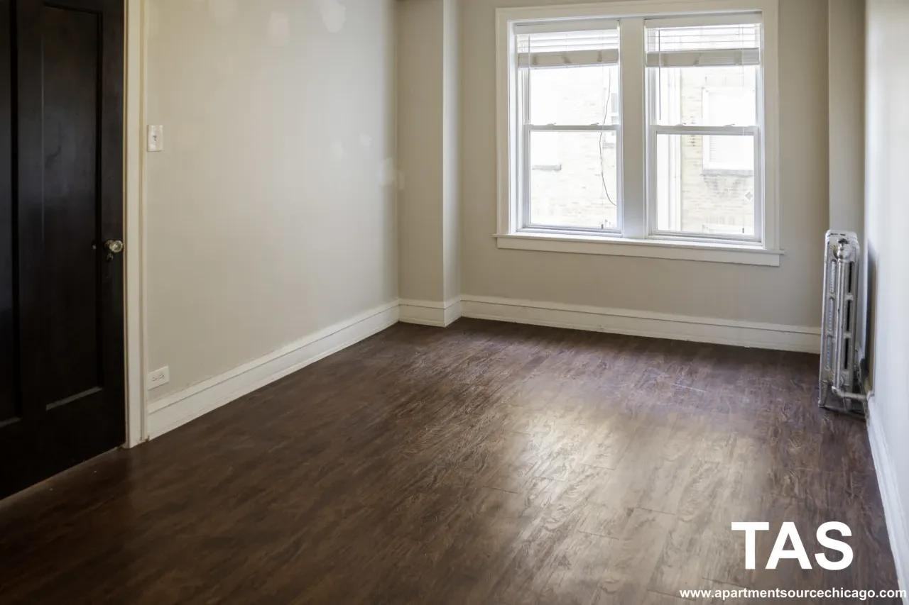 6748 N Ashland Ave #105 - Photo 7 of 11