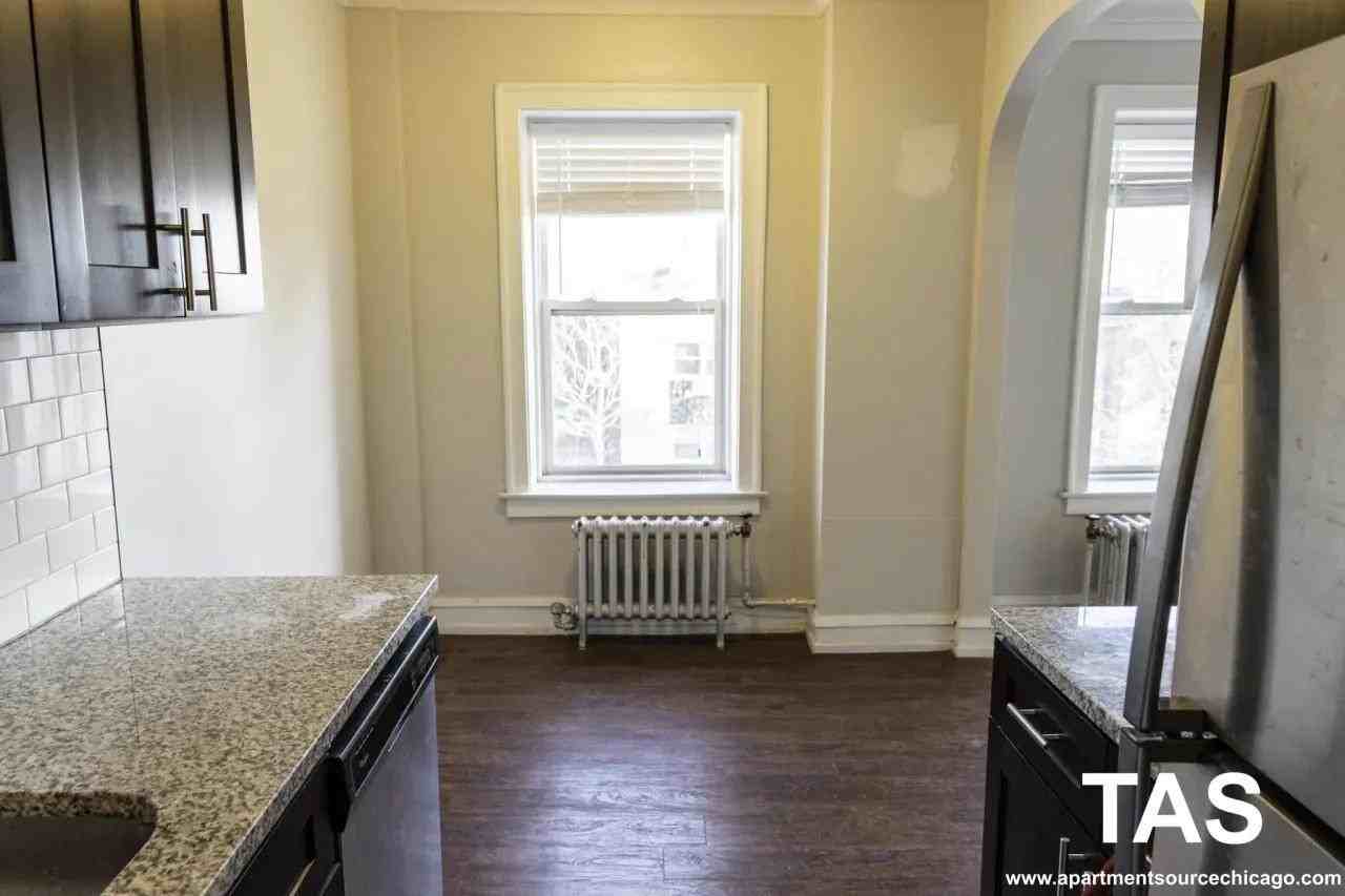 6748 N Ashland Ave #405 - Photo 3 of 11