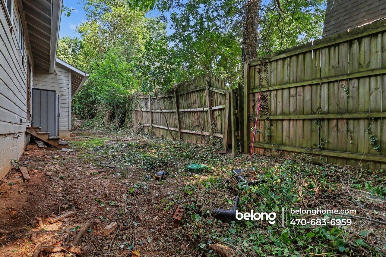 1277 Dunwoody Ln Ne - Photo 2 of 17