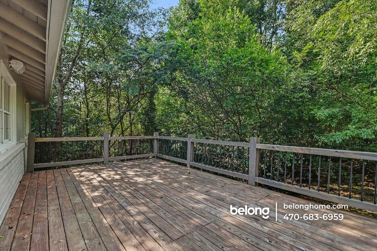 1277 Dunwoody Ln Ne - Photo 5 of 17