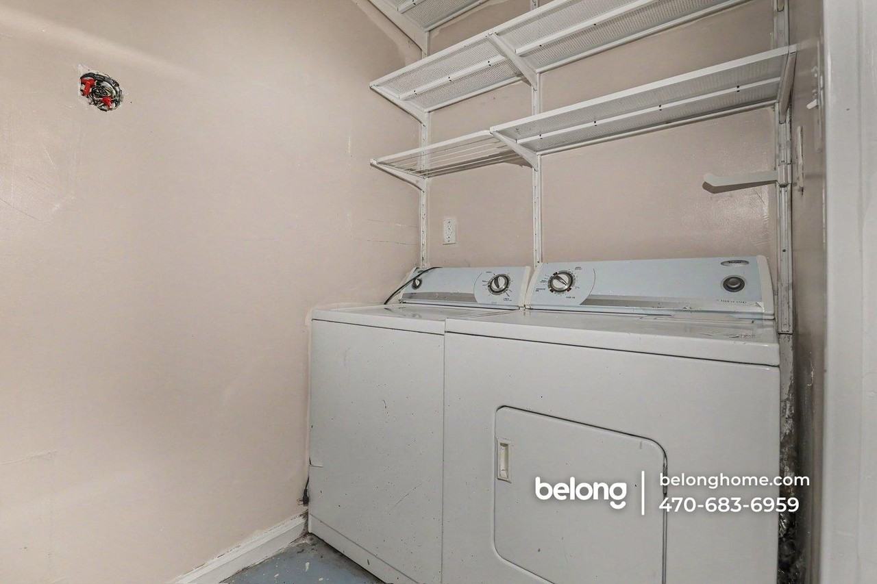 1277 Dunwoody Ln Ne - Photo 6 of 17
