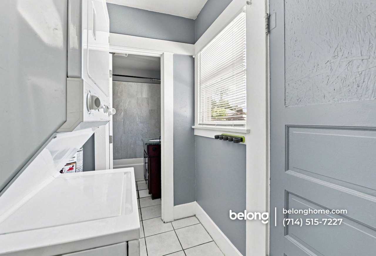 516 S Van Ness Ave - Photo 2 of 13