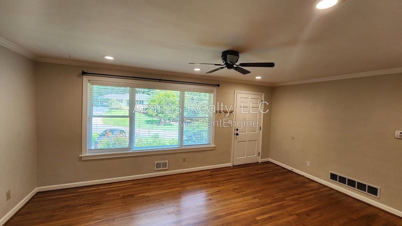 1032 Homewood Ct - Photo 3 of 18