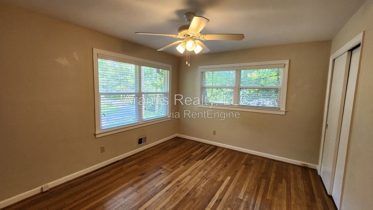 1032 Homewood Ct - Photo 4 of 18