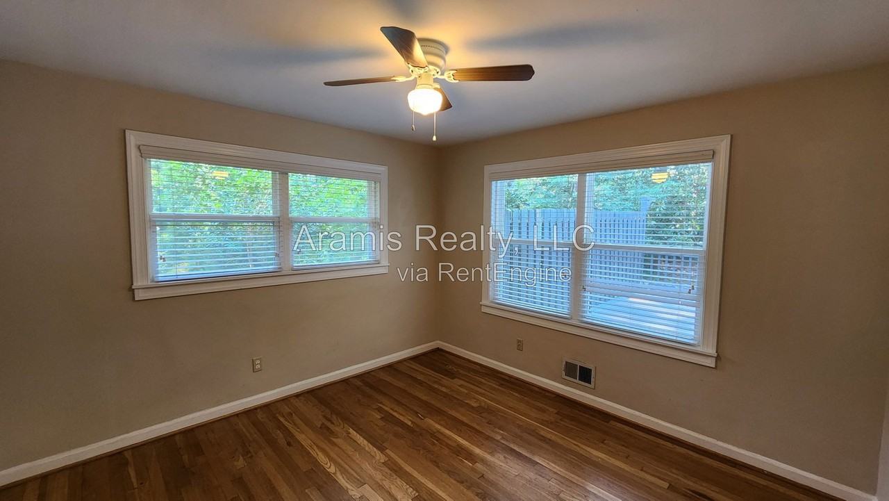 1032 Homewood Ct - Photo 6 of 18