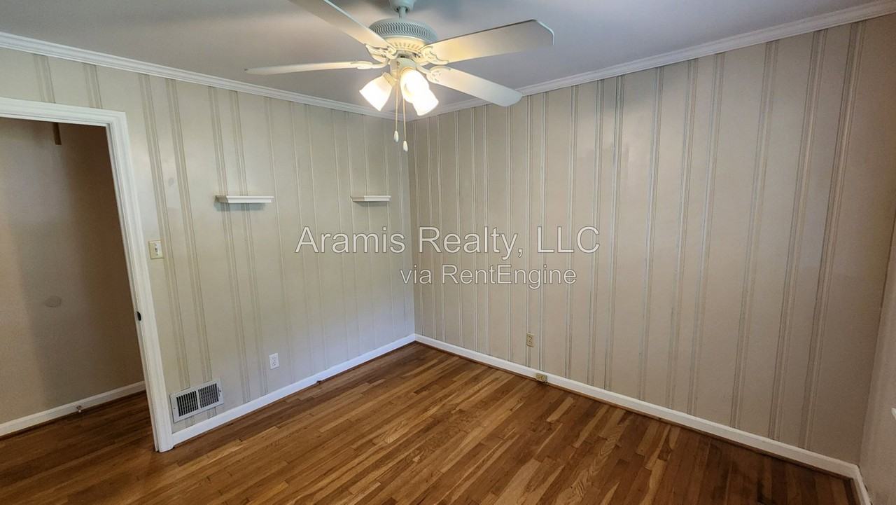 1032 Homewood Ct - Photo 7 of 18