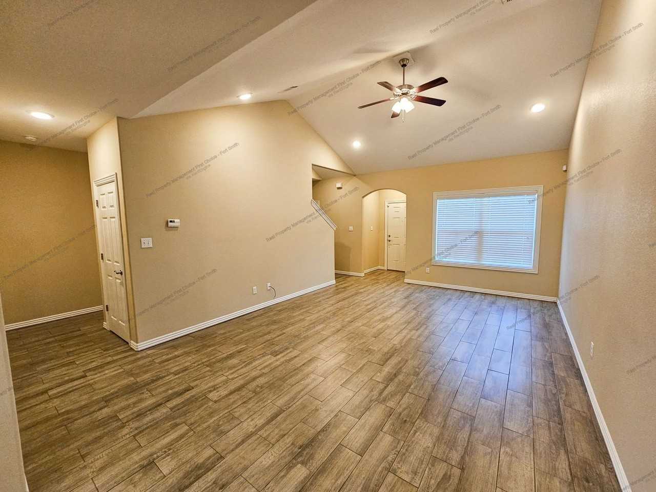 9907 Landry Dr - Photo 3 of 18