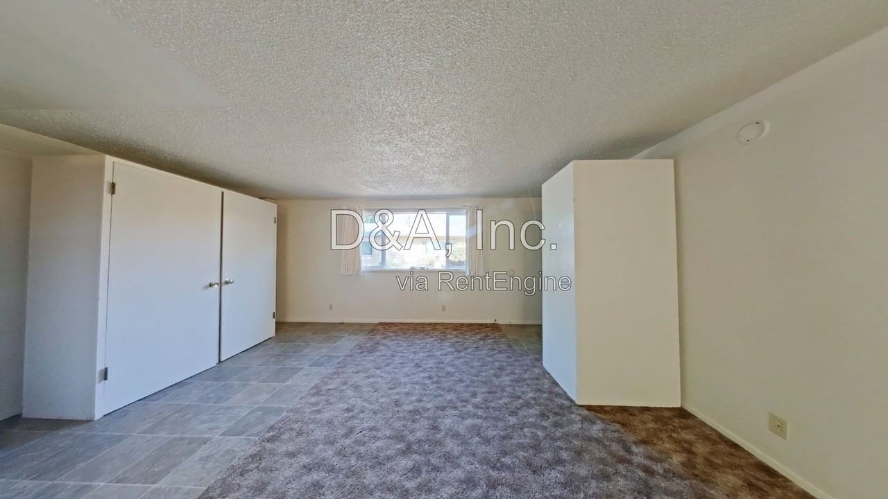 435 Sw 9th St - Photo 2 of 7