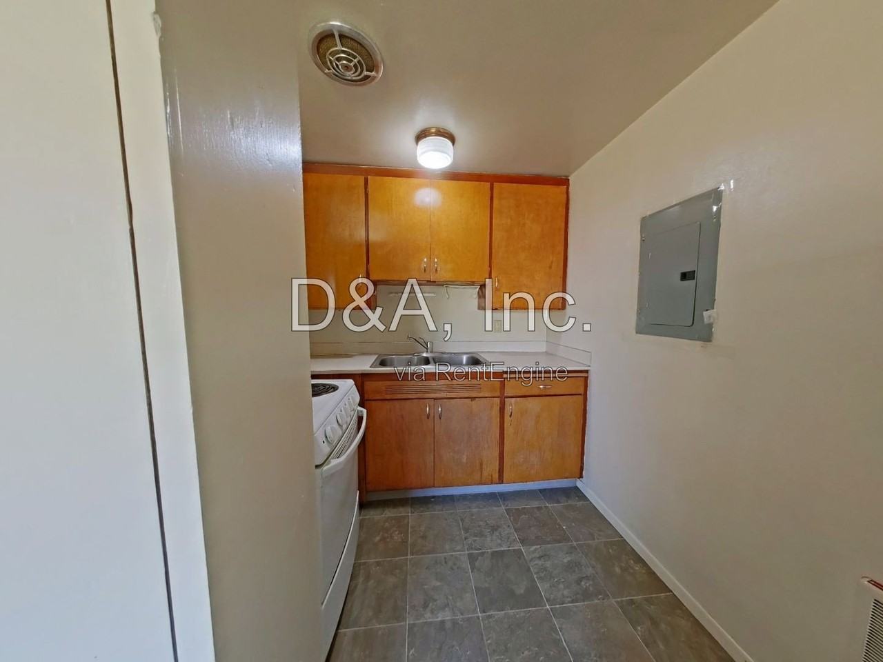 435 Sw 9th St - Photo 4 of 7