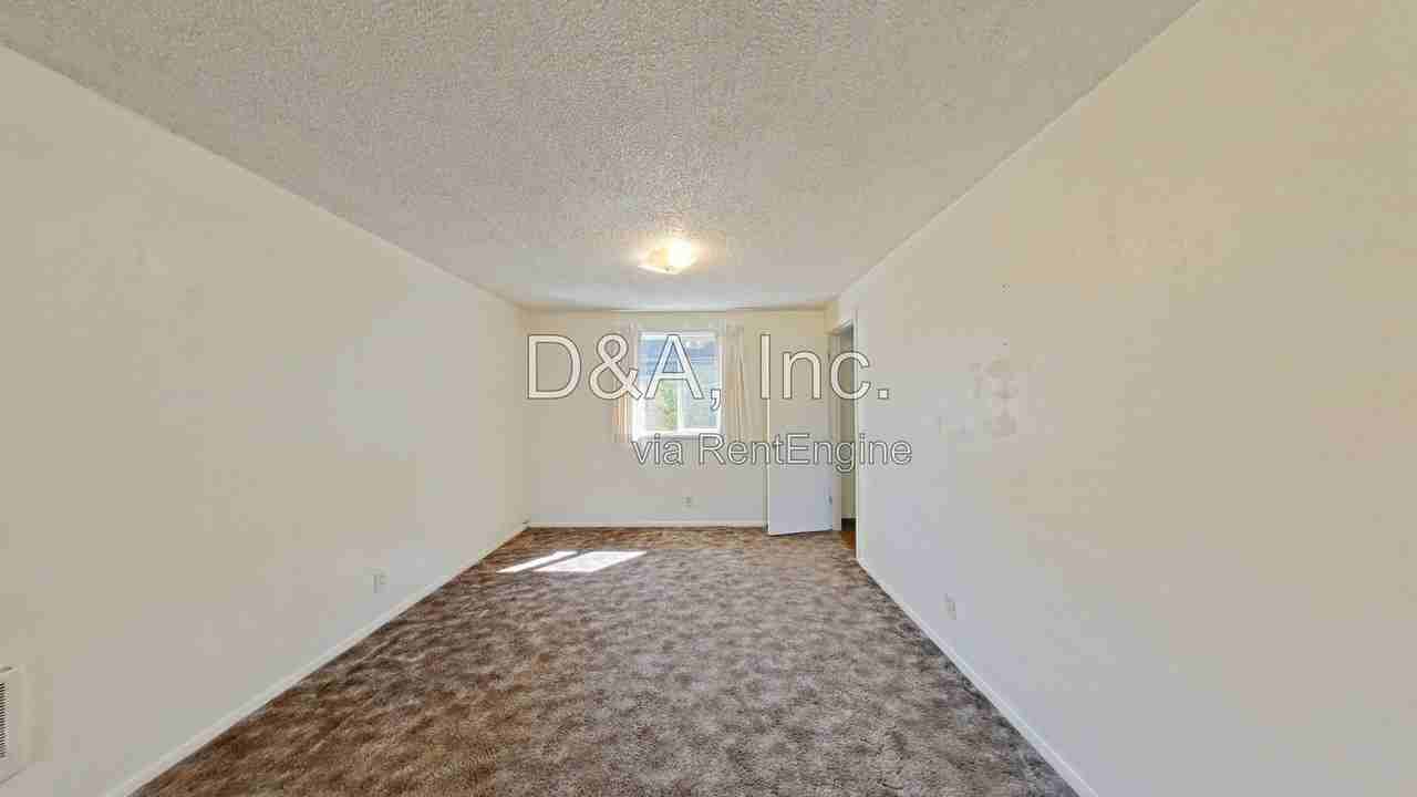 435 Sw 9th St - Photo 5 of 7