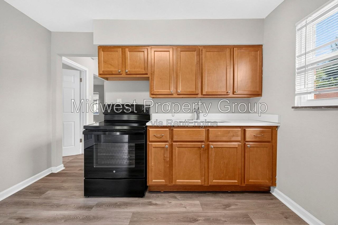 1237 Fairview Ave - Photo 7 of 17