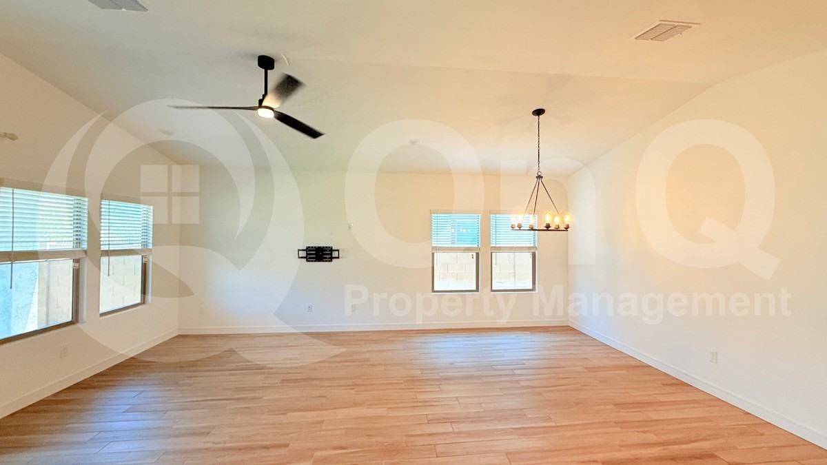 3026 W Straight Arrow Ln - Photo 5 of 24