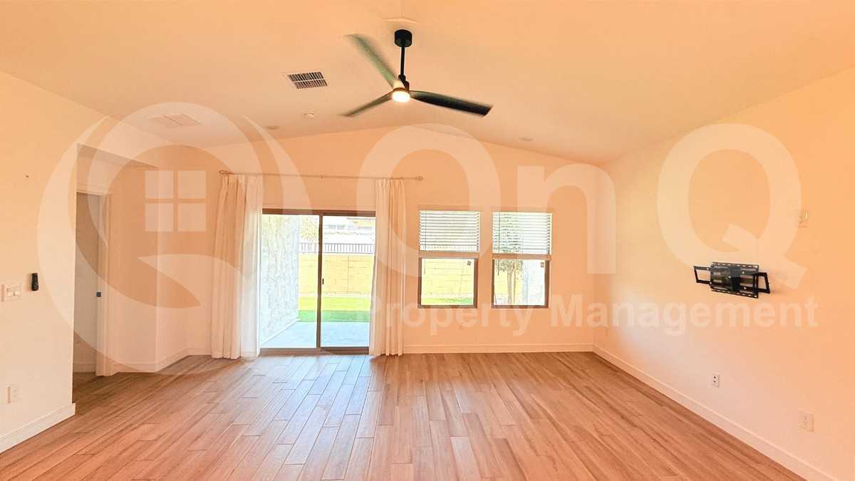 3026 W Straight Arrow Ln - Photo 6 of 24