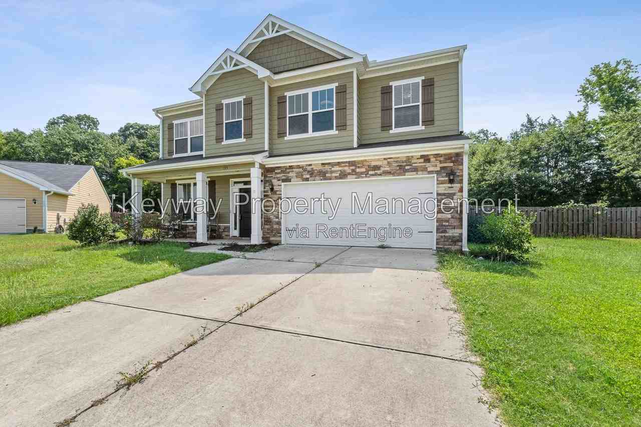 135 Beallwood Dr - Photo 3 of 26