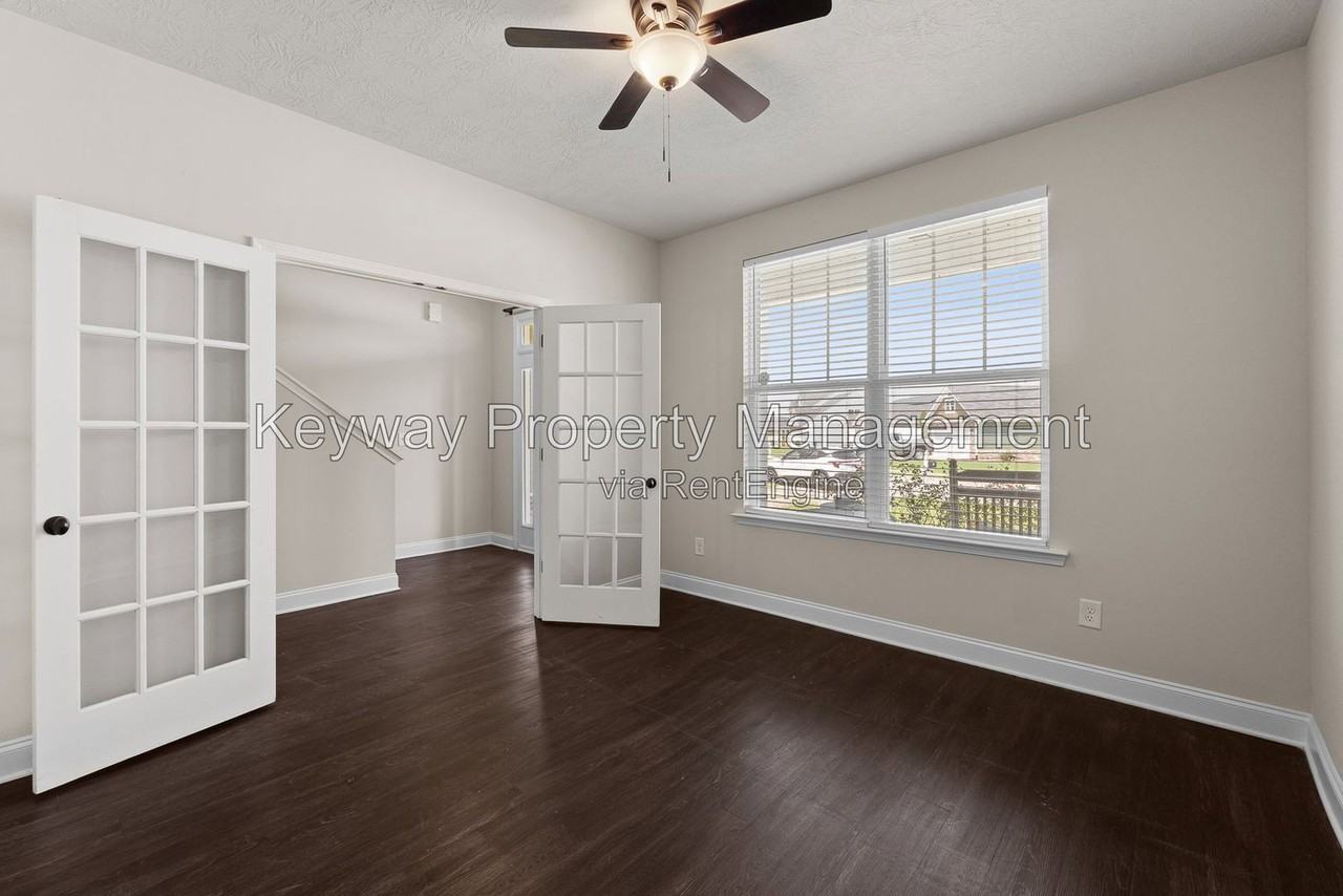 135 Beallwood Dr - Photo 6 of 26