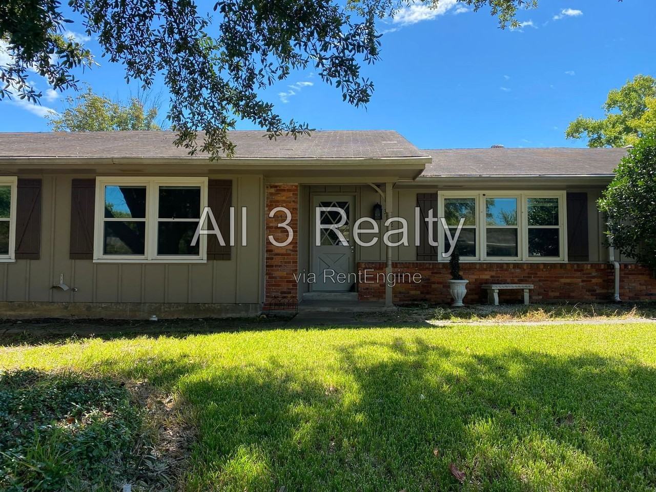 3012 Lansdowne Dr - Photo 2 of 32
