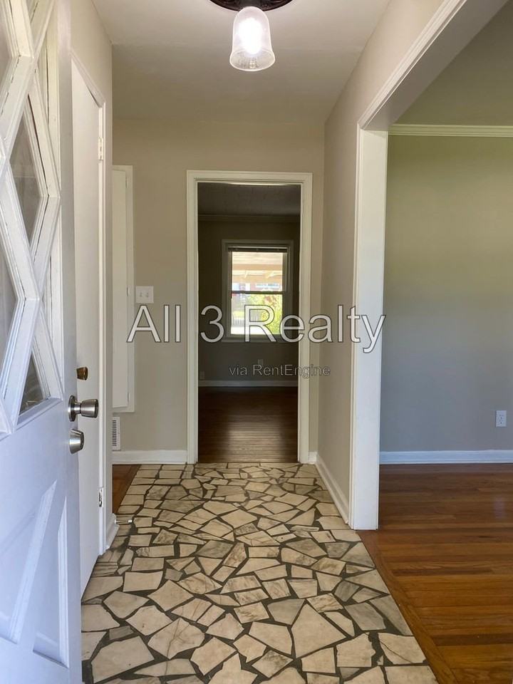 3012 Lansdowne Dr - Photo 5 of 32