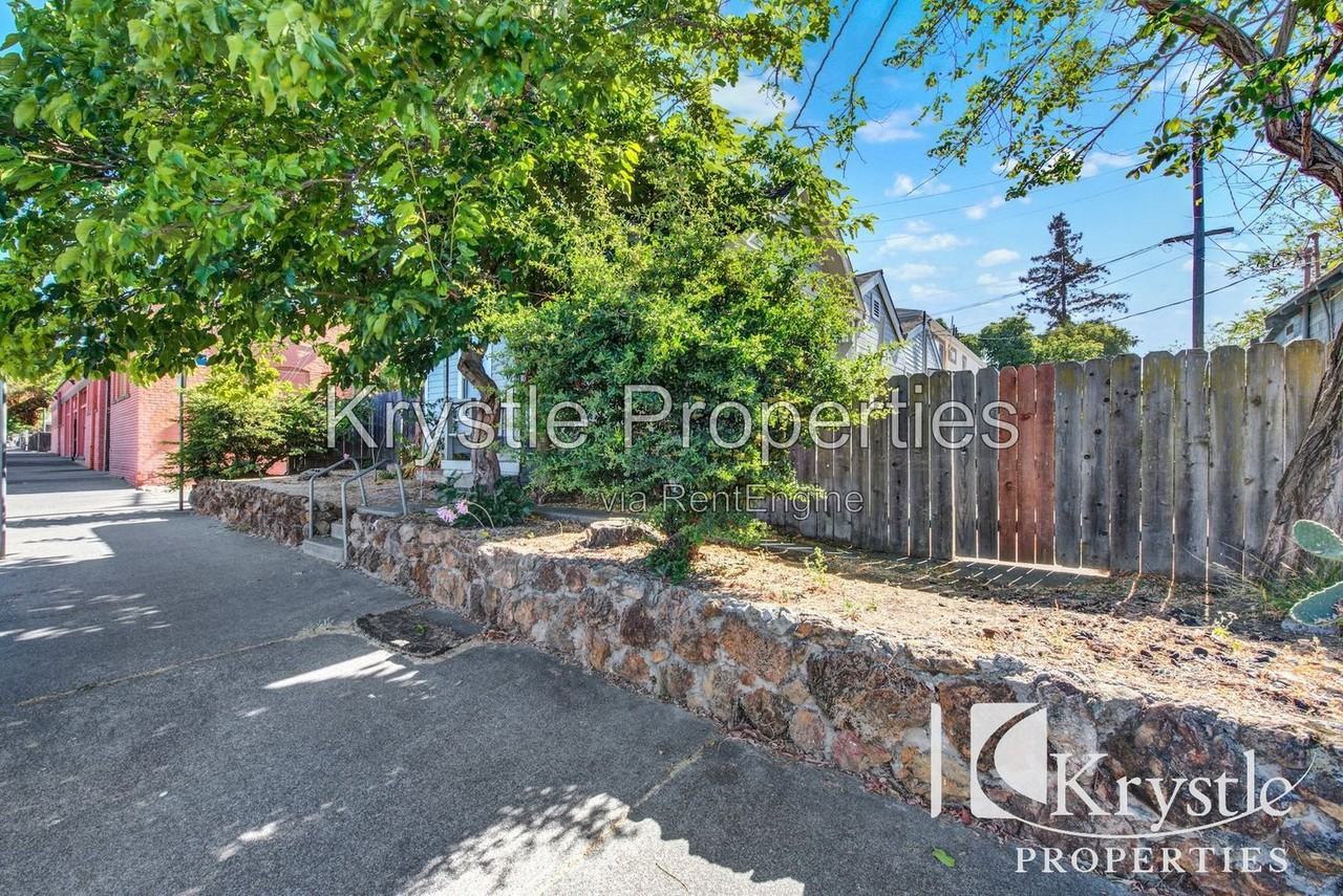 314 Marin St - Photo 3 of 23