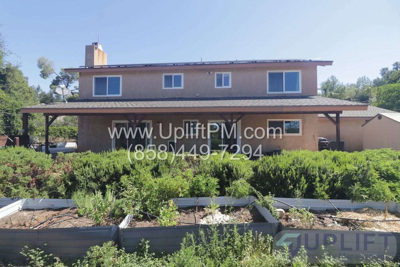15436 Las Manzanitas Rd - Photo 2 of 45