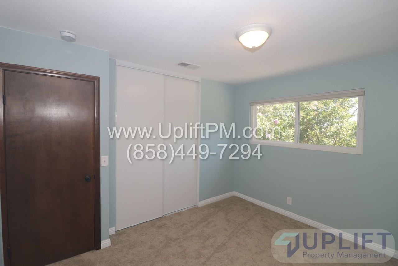15436 Las Manzanitas Rd - Photo 4 of 45