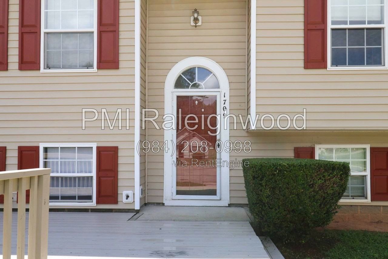 1709 Calypso Ct - Photo 5 of 31