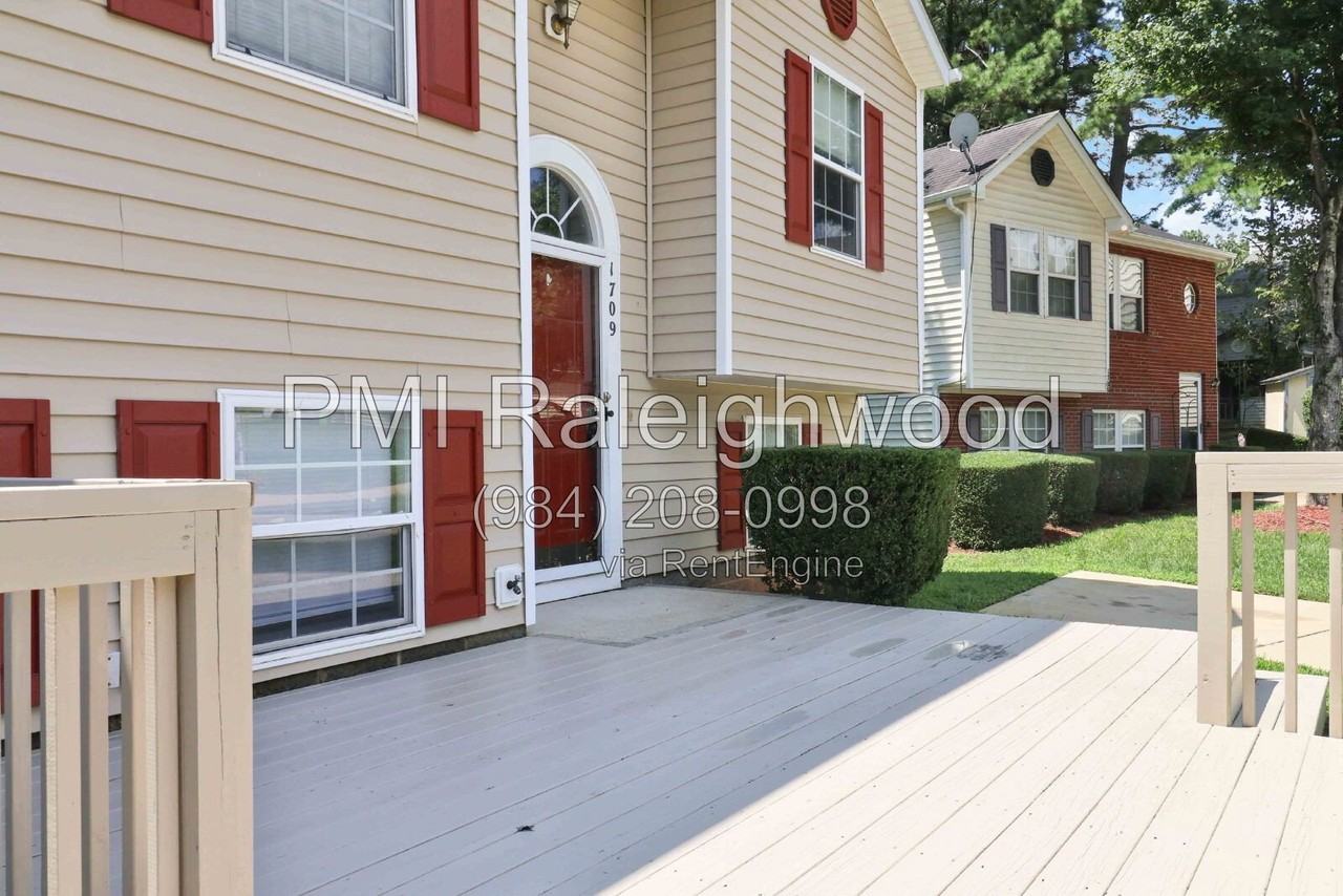 1709 Calypso Ct - Photo 6 of 31