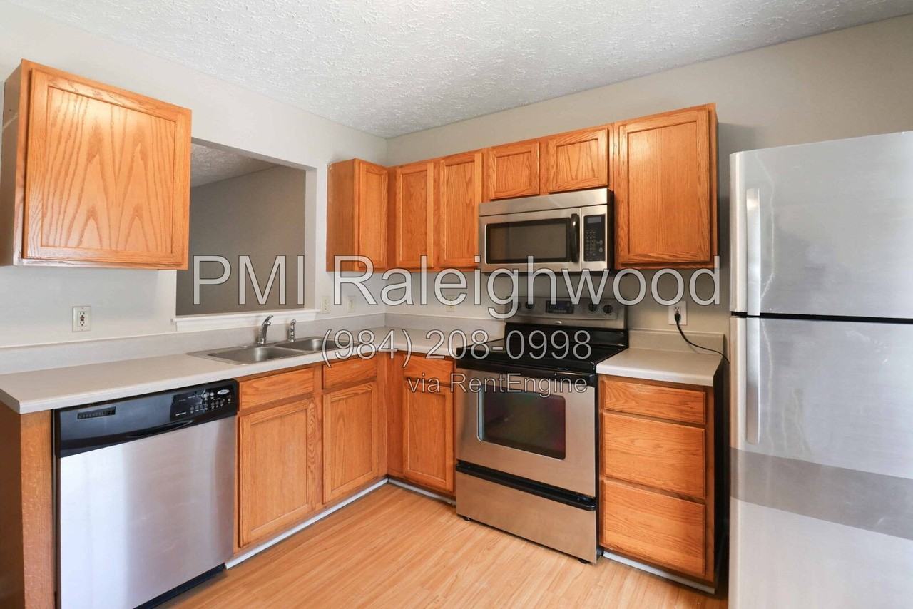 1709 Calypso Ct - Photo 7 of 31