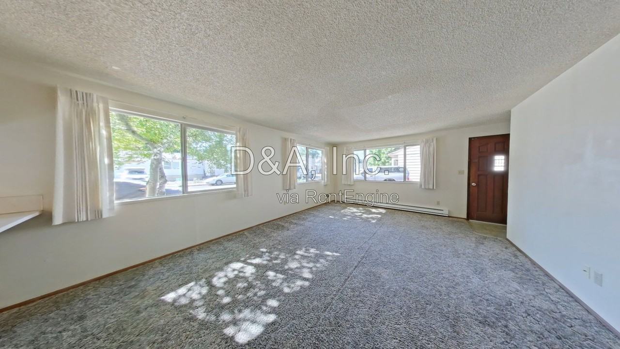 905 Nw 27th St - Photo 3 of 8