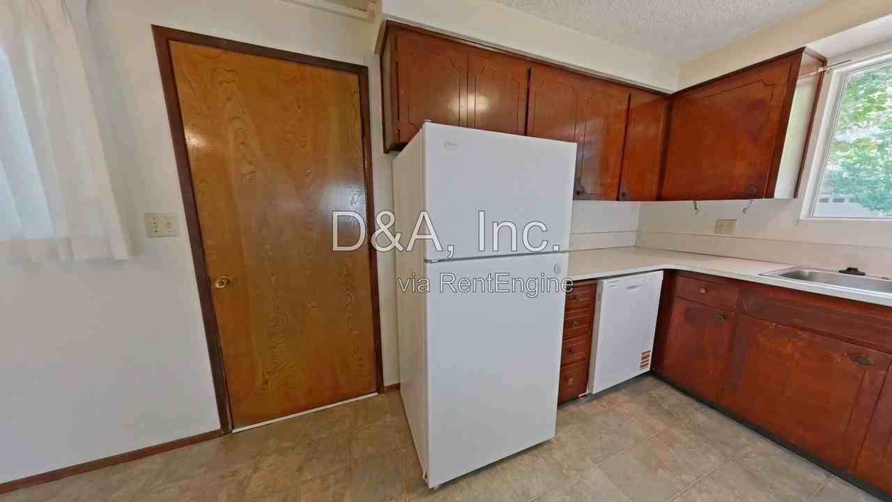 905 Nw 27th St - Photo 5 of 8
