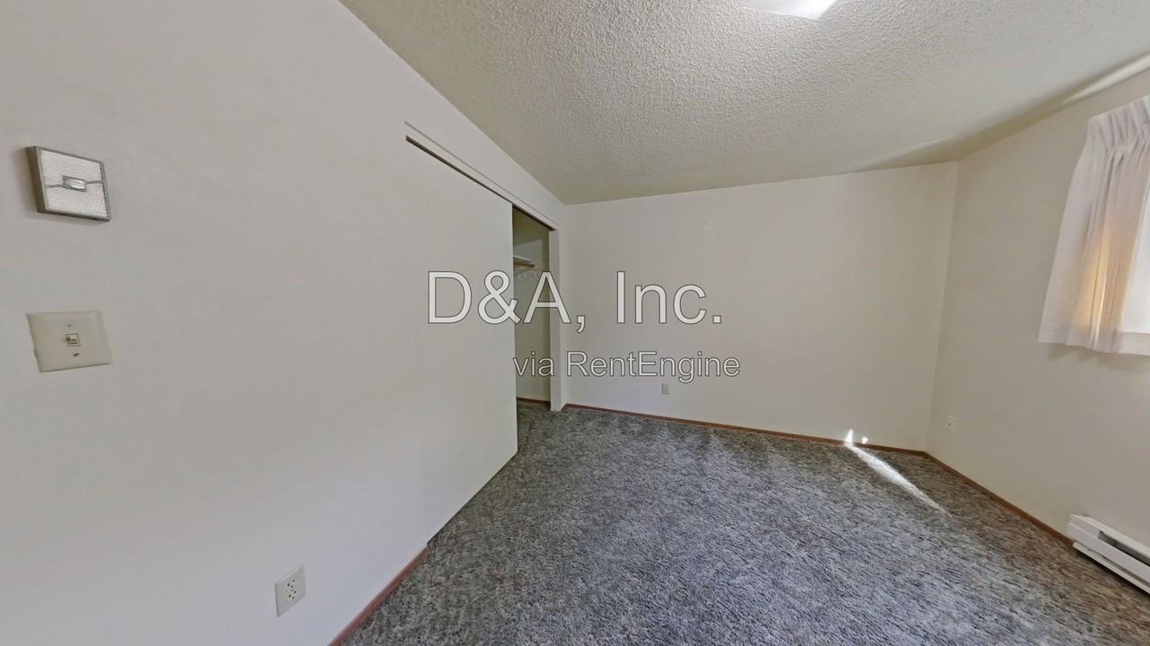 905 Nw 27th St - Photo 6 of 8