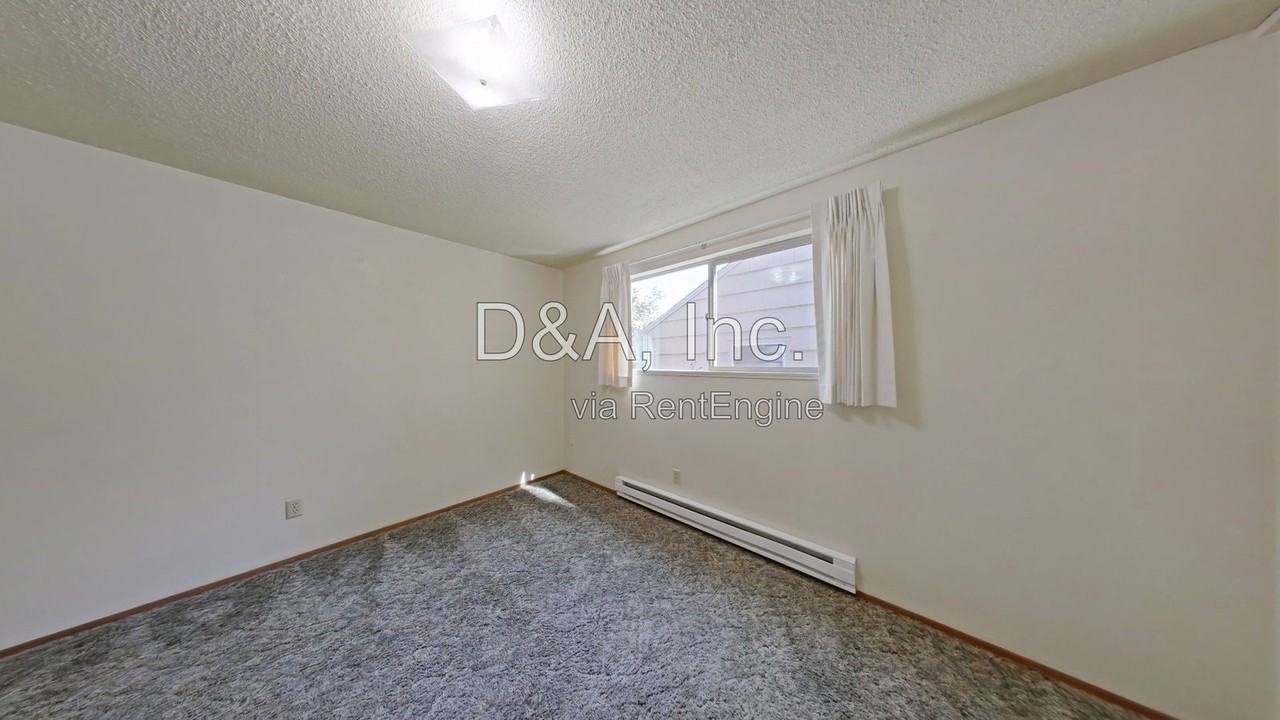 905 Nw 27th St - Photo 7 of 8